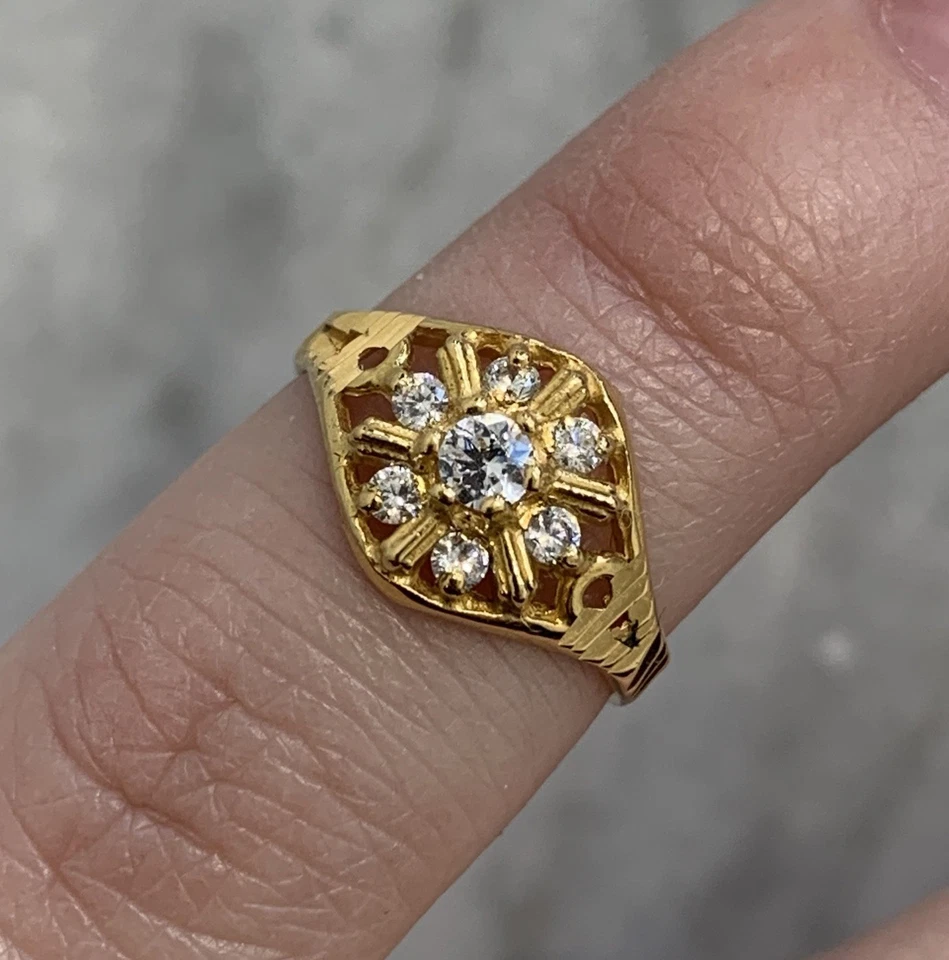 18 ct Gold Ring Kids Child Junior Small 750 Yellow Gold - Size B - Image 2 of 4