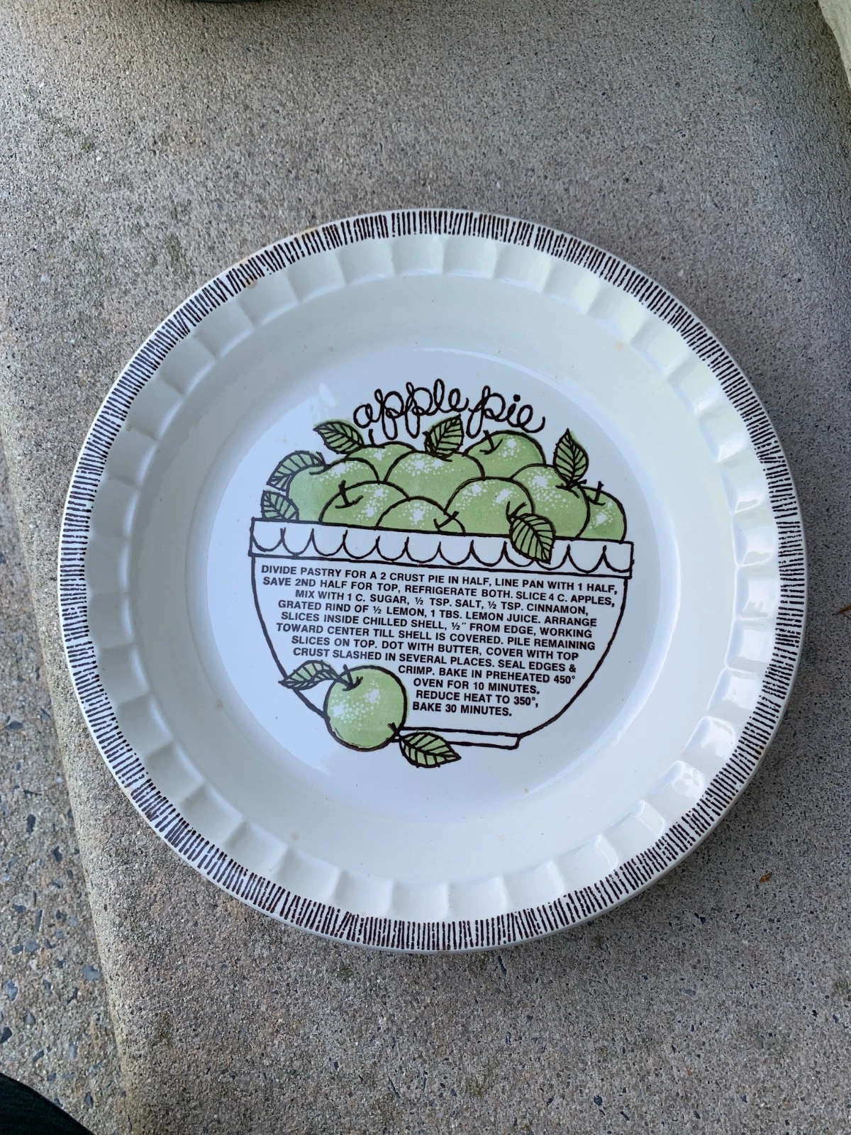 Royal China Country Harvest Apple Pie Baker Pie Plate with Recipe Vintage 11"