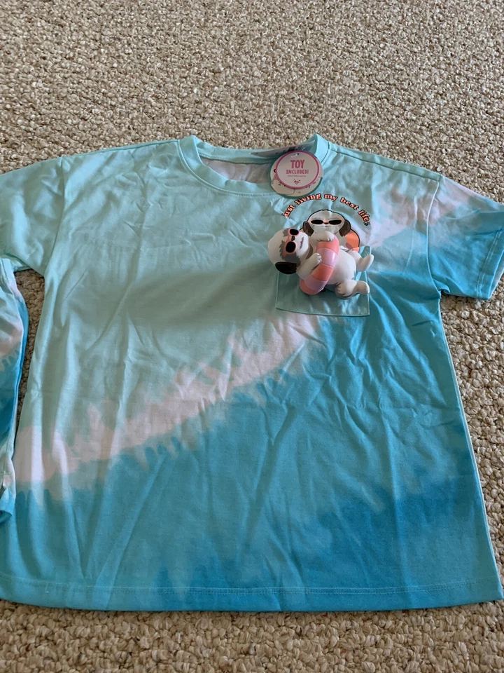 JUEGO DE PIJAMA TIE DYE LIVING MY BEST LIFE NIÑA DE LA JUSTICIA Y PERRO BLANDO Foto 3 de 4