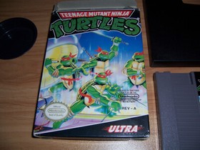 Teenage Mutant Ninja Turtles Nintendo NES completo di scatola con libretto manuale
