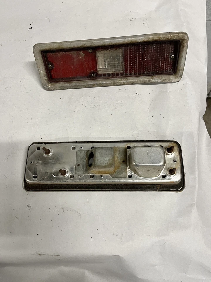 Luces traseras Buick Apollo Pontiac Ventura, derecha, GM originales Foto 2 de 2