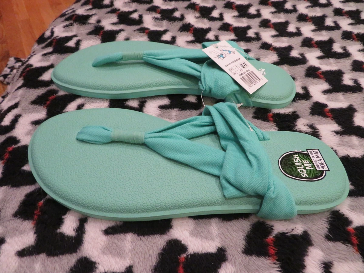 NWT Girls Green Sanuk Yoga Sling Burst Spectrum Flip Flops, Size 6 / 7