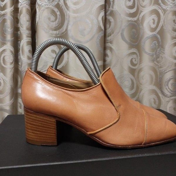 Women Doucal's Heels Peach Leather 34.5