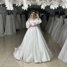 A-line Satin Wedding Dresses O-neck Puffy Sleeves Applique Bridal Dress Elegant