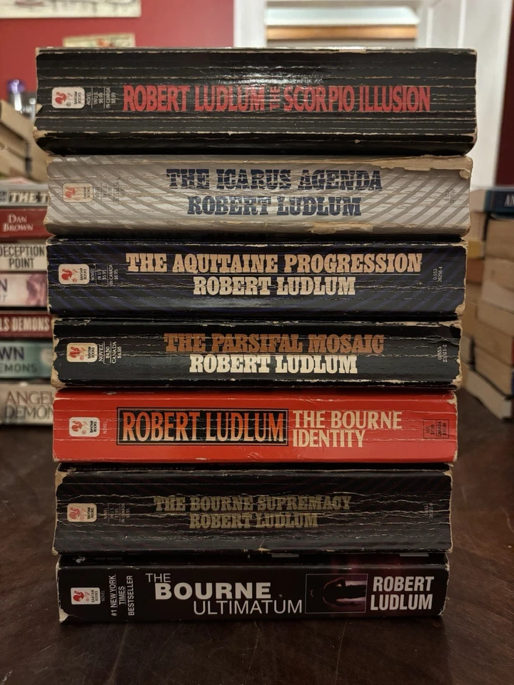 Lot of 7 Robert Ludlum PB Books- Bourne Trilogy, Political Thriller Novels - Image 2 of 3