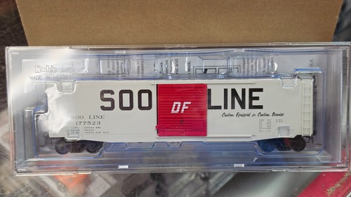 SOO LINE Ferrocarril 50' PS-1 vagón de carga con 9' puerta única 177523 Kadee 6128 HO RTR | Condition: New