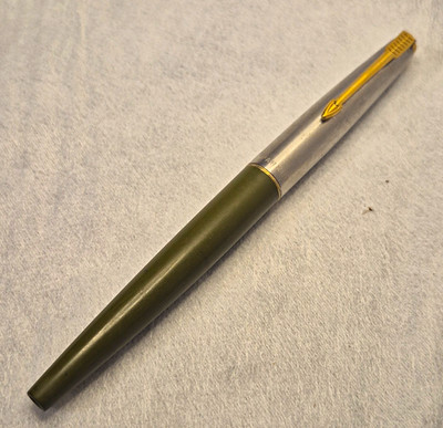 VINTAGE Parker Metal Fountain Pen Olive w/Gold Trim Blue Ink Stainless Steel Nib