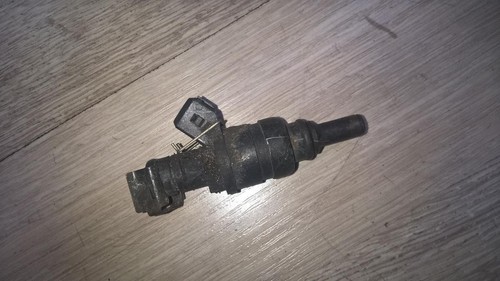 BMW 3-Series 2002 Fuel Injector 1427240, Genuine #118584-86