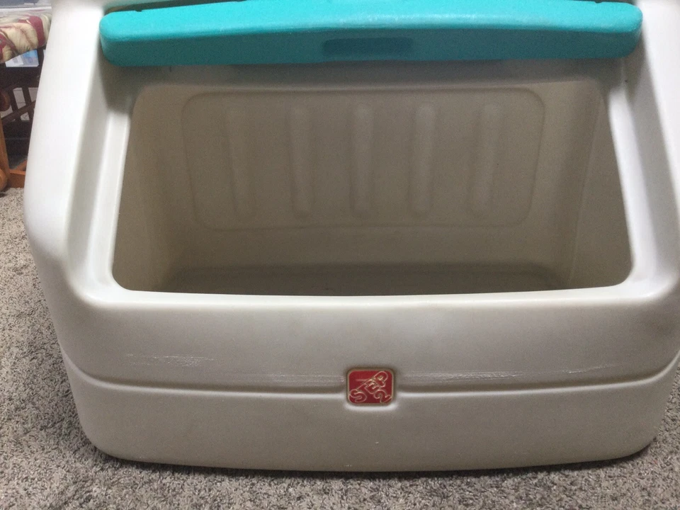 Cofre de almacenamiento vintage PASO 2 caja de juguetes con tapa azul y estante de exhibición ~ RECOGIDA LOCAL Foto 2 de 4