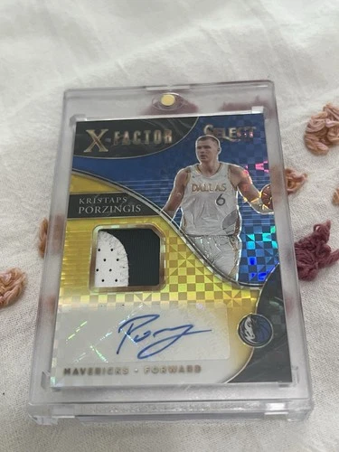 2020-21 Panini X-Factor Memorabilia auto Kristaps Porzingis Gold Prizm /10 RPA