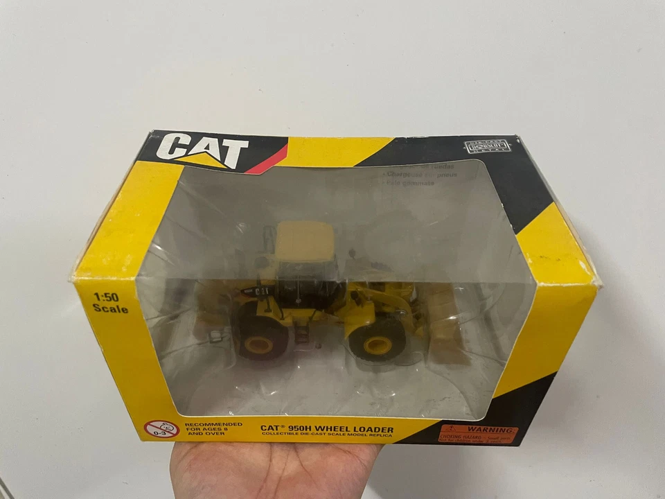 Norscot Cat 950H Wheel Loader 1/50 Scale Die-Cast Model 55196 - Image 3 of 4