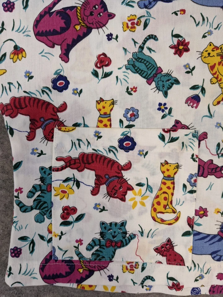 Top corto vintage hecho a mano niñas jóvenes mediano multicolor estampado de gato bolsillos Foto 3 de 4