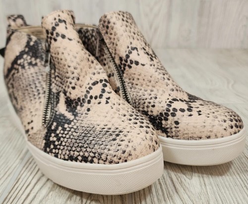 Time and True Womens Wedge Snakeskin Print Sneakers SZ 6 US 37 EUR Memory Foam - Picture 8 of 9
