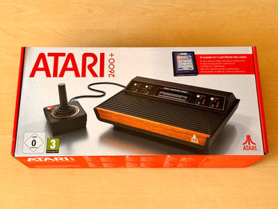ATARI 2600+ RETRO-KONSOLE ''WOODY'' mit 10 Spielen & Controller NEU/OVP