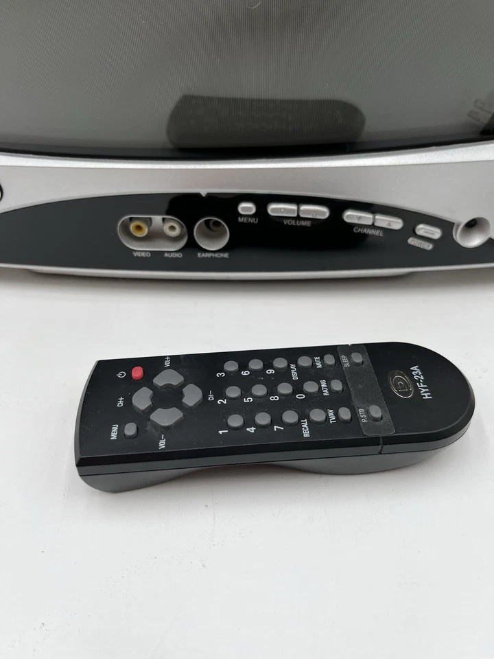 Vintage Durabrand 13" TV DWT1304 Tested With Remote - Image 3 of 4