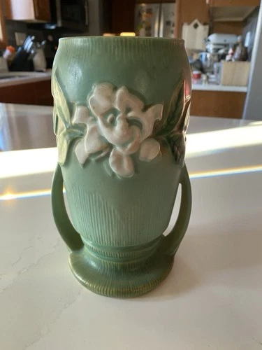 Roseville Gardenia Vase 683-8 Green Nice Condition 8”