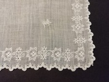 Edles Einstecktuch Pochette zarter Batist feinste Lupenstickerei Nadelspitze