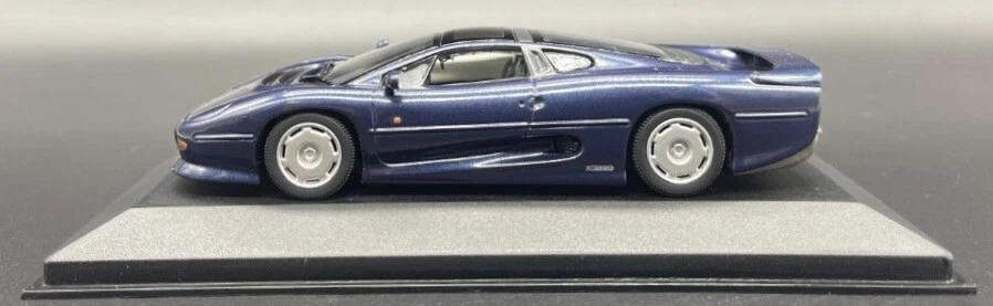 Minichamps 1/43 Jaguar XJ 220 Blue Metallic 430102220 - Image 2 of 4