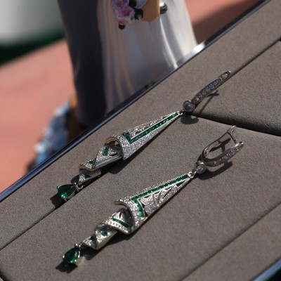 Boucles D'oreilles Créoles Dorées Style Art Nouveau – Motif Cerf Vert/violet, Laiton, Neuves