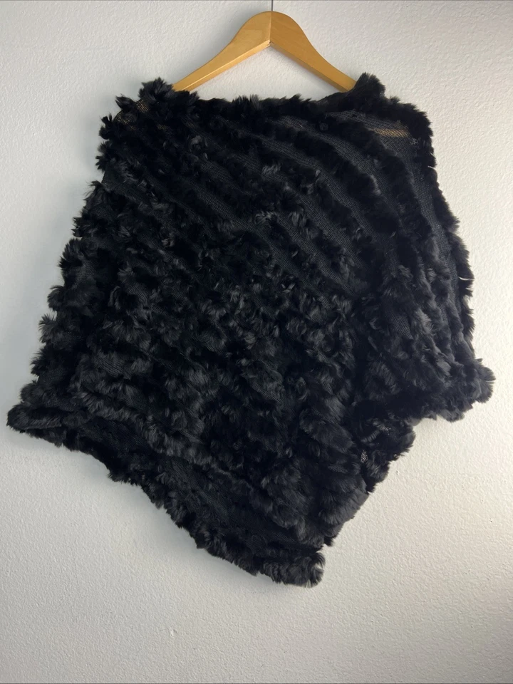 BCBGMAXAZRIA Mantón Poncho Corto Piel de Conejo Negro y Lana Mujer’s Talla Única Foto 3 de 4