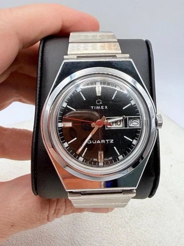 Vintage 1970s Timex Q Day Date Men’s Watch Black Dial, Red Accents, 96850/06477