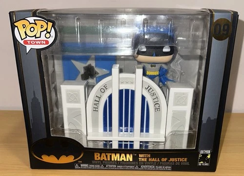 Funko Pop! Town Retro Batman With The Hall Of Justice 80 Years 09 NIB