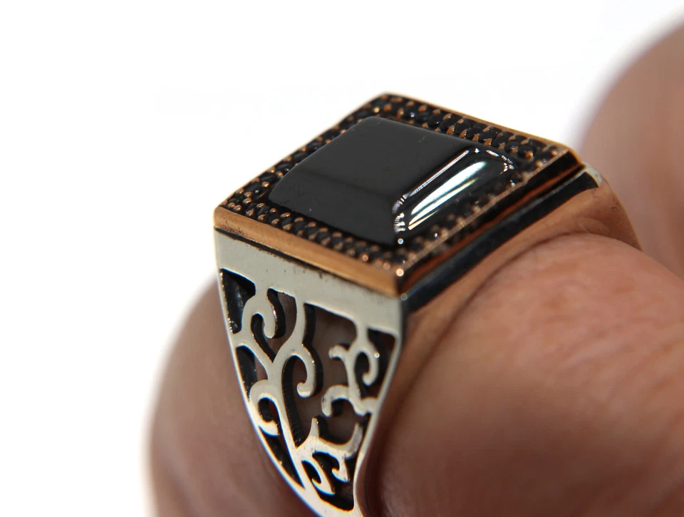 Anello argento 925 onice rettangolare zirconi neri fascia lavorata misura 24  - Immagine 2 di 3