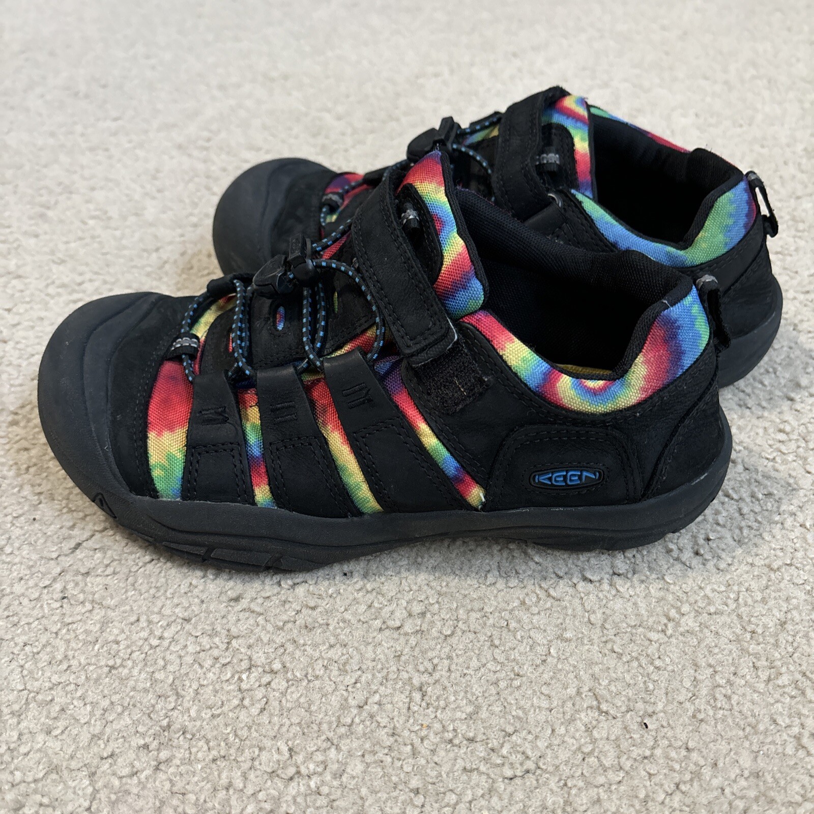 Sandalo Keen Newport Tye Dye nero arcobaleno 1025503 giovani taglia 5Y Wmns 6 5