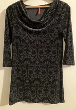 Ruby Ribbon Black Tunic Top Size M Floral Leaf Pattern