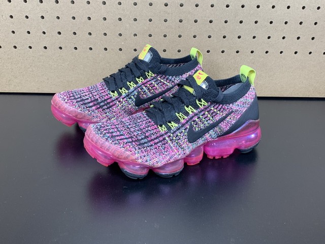 air max vapormax pink and black