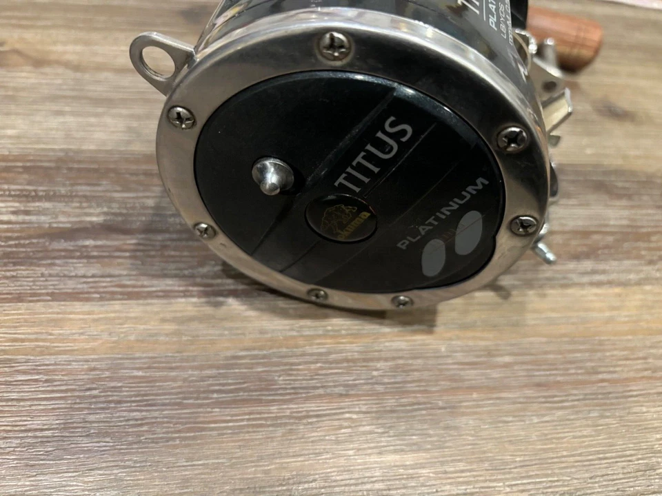 OKUMA Titus Platnium TPLD 90 Conventional Trolling Reel - Imagem 3 de 4