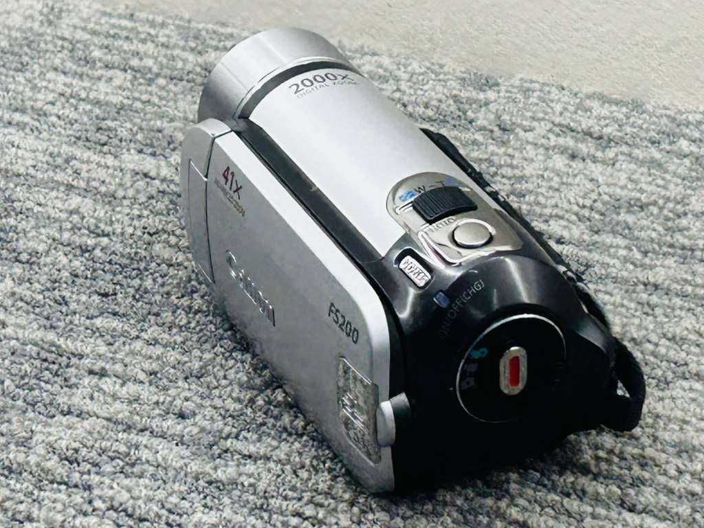 Canon FS200 Digital Camcorder 41x Advanced Zoom SD Card Slot