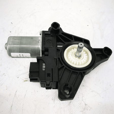 Heckscheibenmotor. Links MERCEDES-BENZ Classe GLA (X156) 250 4Matic Suv