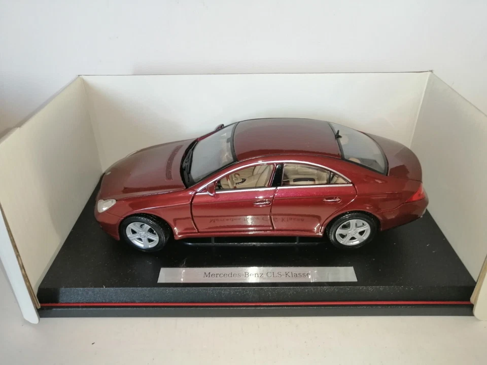 MERCEDES-BENZ CLS KLASSE MODELLAUTO 1/18 DIE CAST - Immagine 2 di 4