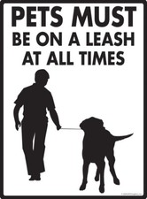 Pets Must Be On A Leash Exterior Rustproof Aluminum Dog Sign - 9" x 12"