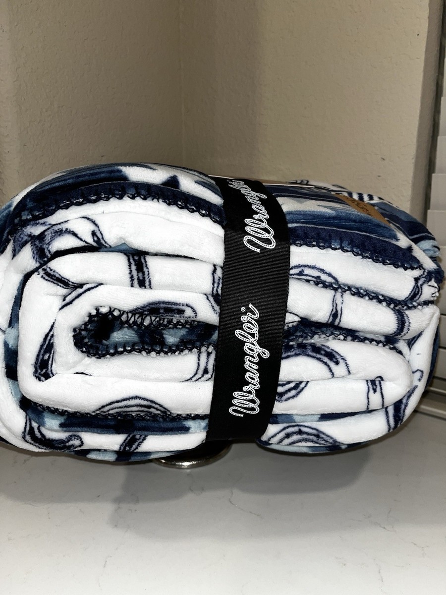 NWT Wrangler King Size Blue Aztec Horseshoe Design Reversible