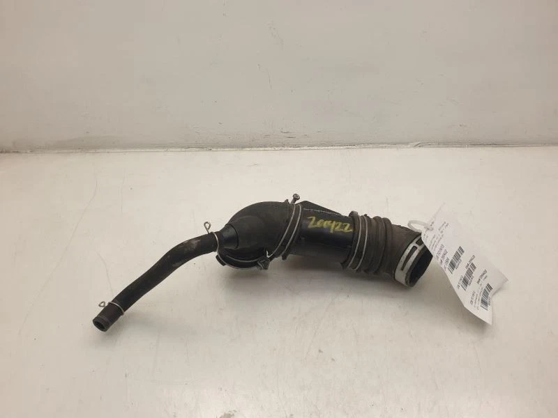 Toyota Prius IV 2013 1,8 L 4 cilindros filtro de aire tubo resonador montaje  Foto 3 de 4