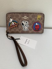 NWT Coach x Peanuts Snoopy Zip Around Wallet Wristlet Signature Canvas Patches
