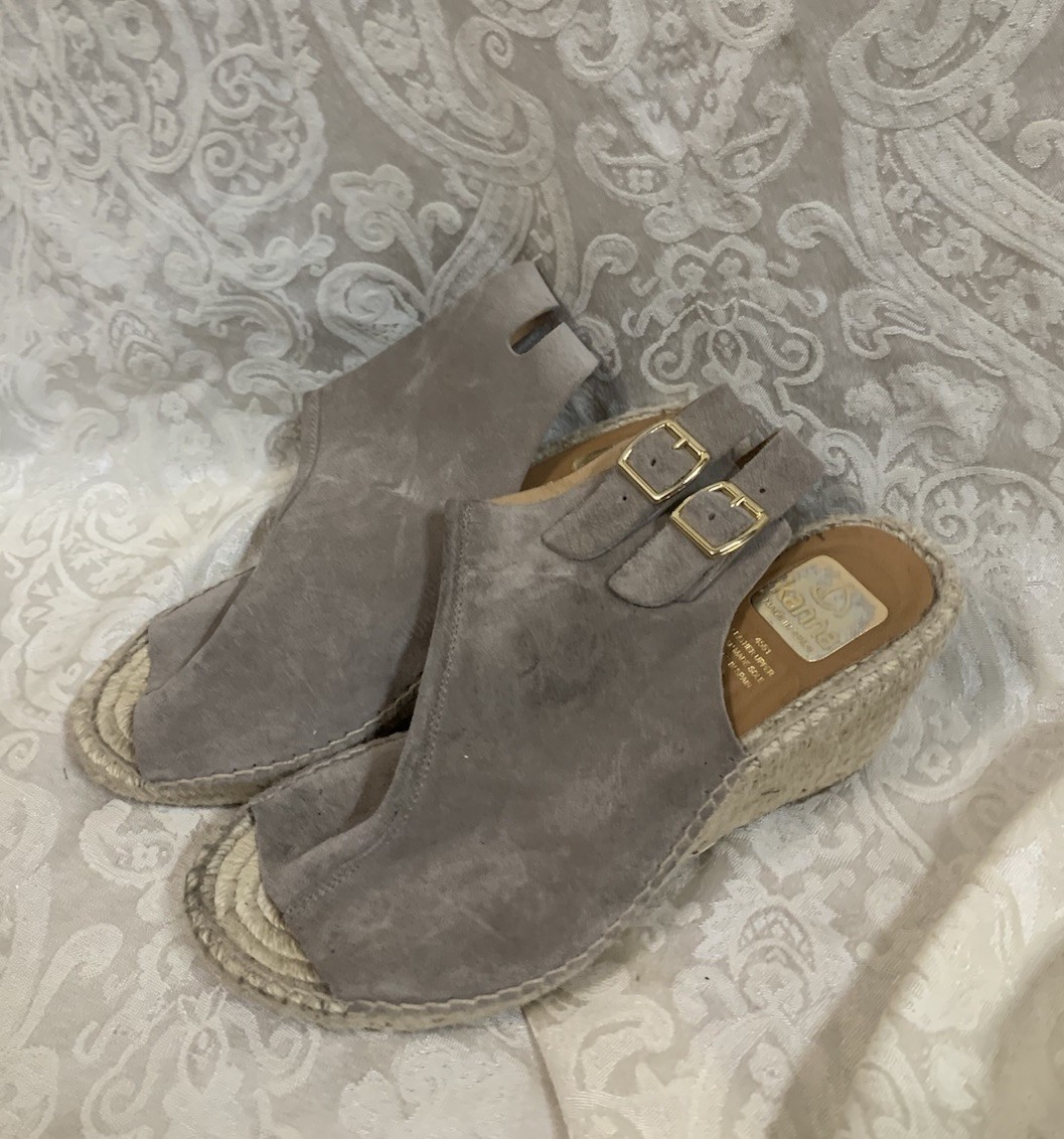 Sandalias KANNA Talla 8 Tostadas Tacones Alpargatas Cuñas Doble Hebilla Dorada. Usado en excelente estado