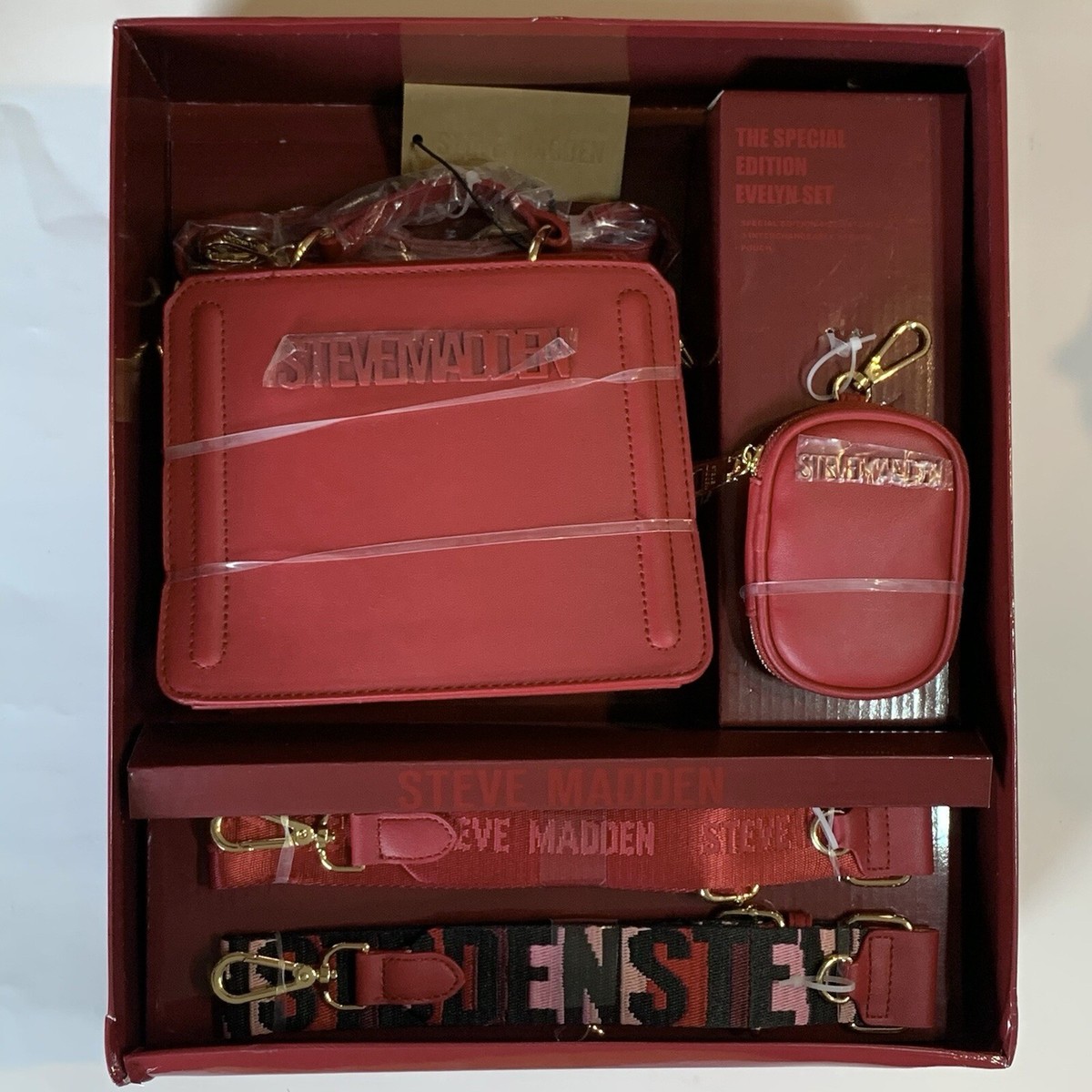 Womens Steve Madden Special Edition Evelyn Gift Set Crimson  display picture 1
