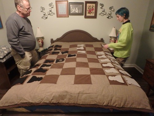 Brown & Brown Chess/Checkers Game Board Quilt, Felt Game Pieces 78"x60" OHMNC06 - 第 8/9 張圖片