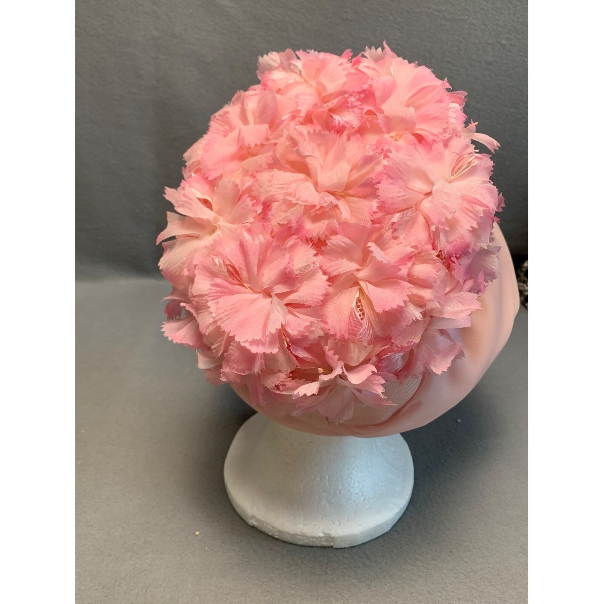 Vintage Union Made Straw Hat Red White Pink Roses in Dache Boutique Box 1960s Straw Hat with pink daisies and black velvet ribbon designed  main image 2