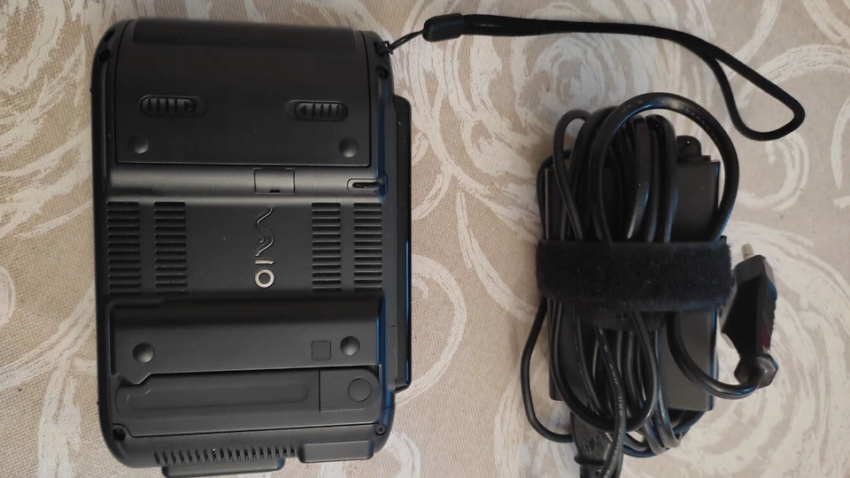 Sony VAIO 4.5-inch Micro Laptop 1GB RAM 40 GB HD (VGN-UX280P) - Bild 2 von 4