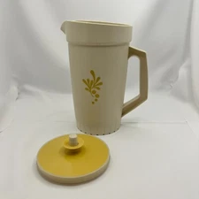 Vtg Tupperware Pitcher 2Qt Almond Harvest Gold #800-9 with Push-Button Lid