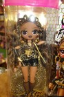LOL Surprise OMG Fierce Royal Bee Modepuppe mit 15 Überraschungen inklusive Outfi