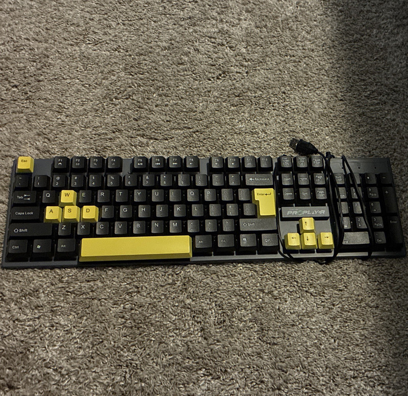 Pro Player Wired USB Gaming Keyboard NEW English Black/Yellow GREAT CONDITION