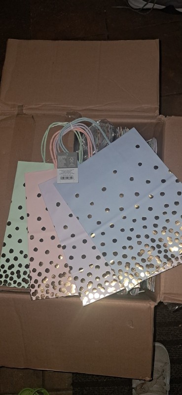 New 4pc Gift Bags Polka Dots Birthday. Baby Shower.  Anniversary. Party Favors
