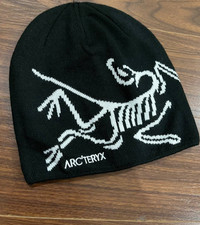 Arc  teryx Knit Beanie Hat Black White Logo   New With Tags