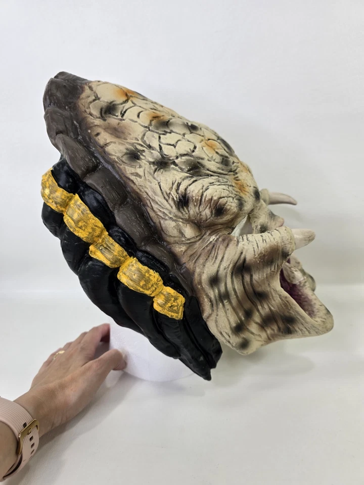 Aliens vs Predator 2004 20th Century Fox Adult 3/4 Vinyl Predator Mask Halloween - Image 4 of 4