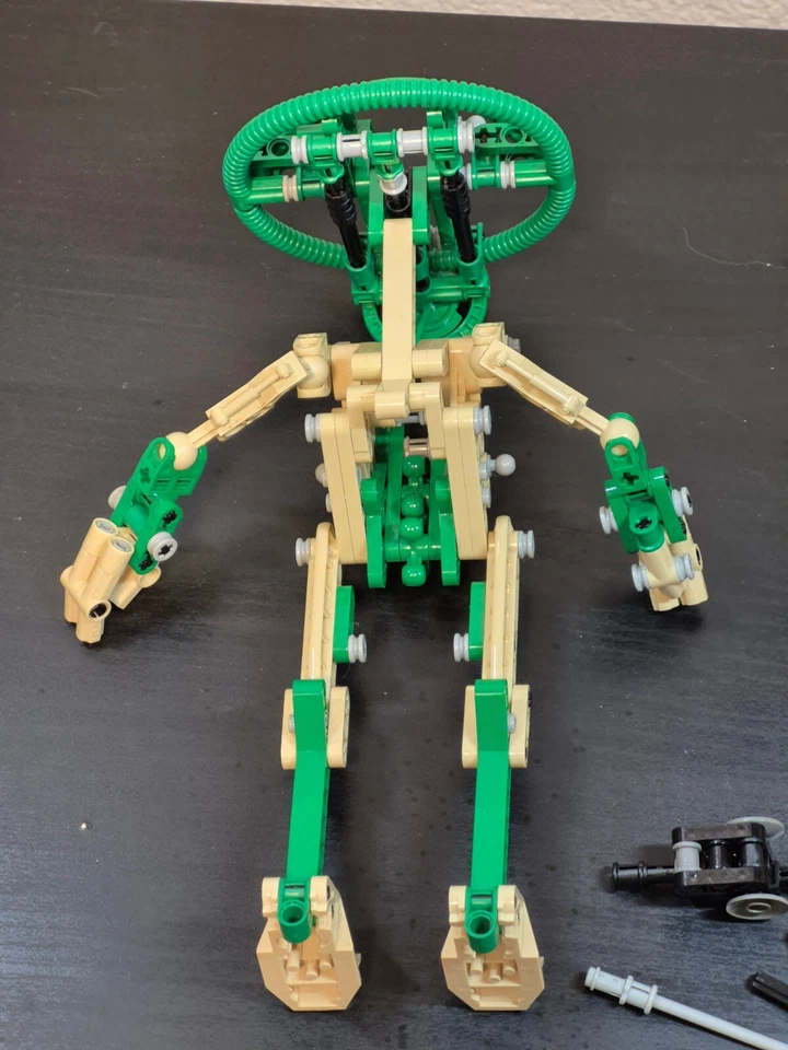 LEGO Technic Star Wars: Pit Droid Action Figure 2000 Near Complete Set 8000 - Image 2 of 4